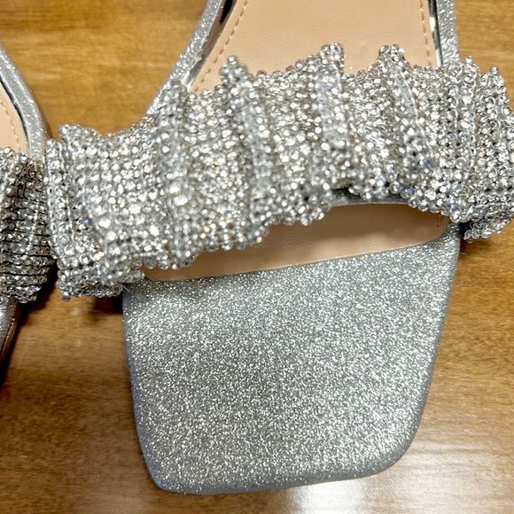 Badgley Mischka Silver Glitter Heels with Stiletto and Ankle Strap - Picture 3 of 12